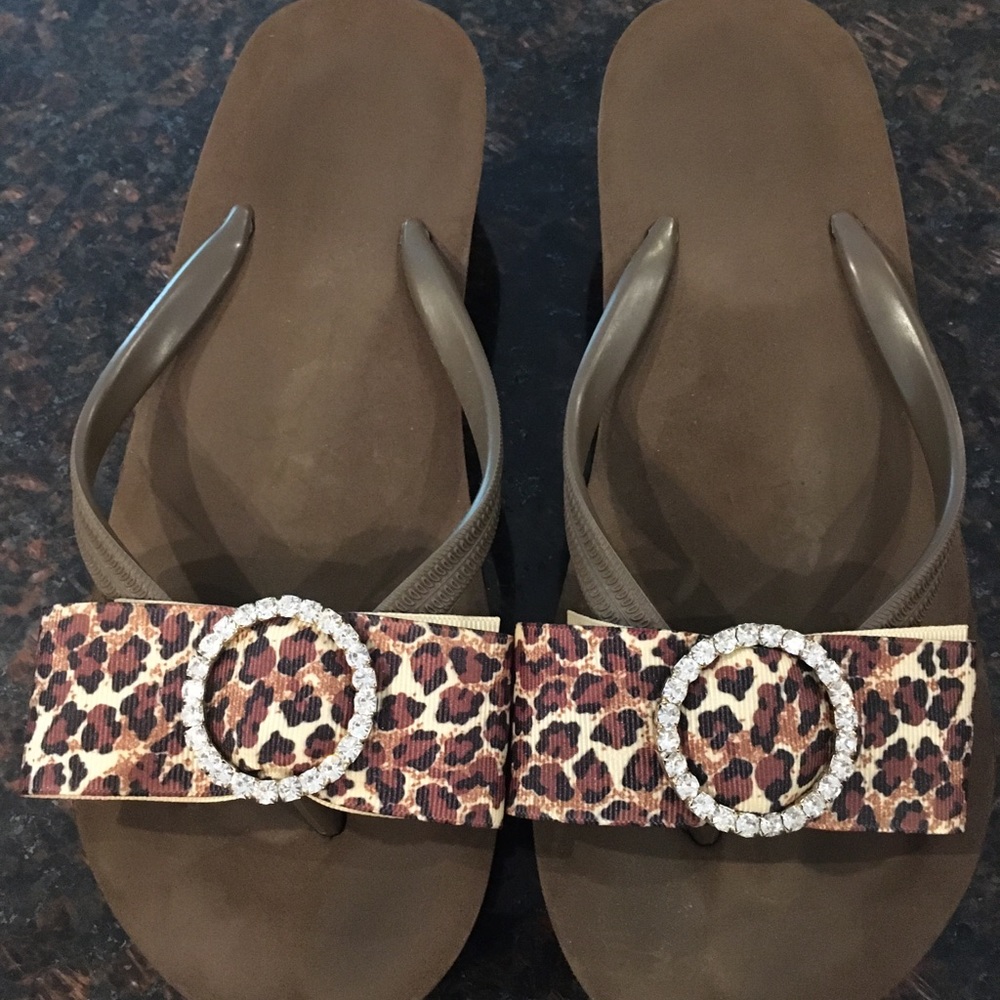 Flip Flops with Rhinestone Circle - Size 6.5